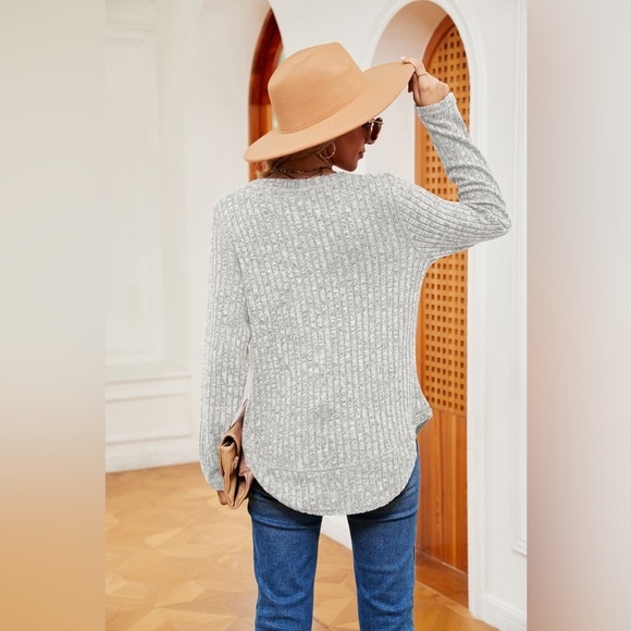 Every Day Style Round Neck Heathered Top - Picture 3 of 5